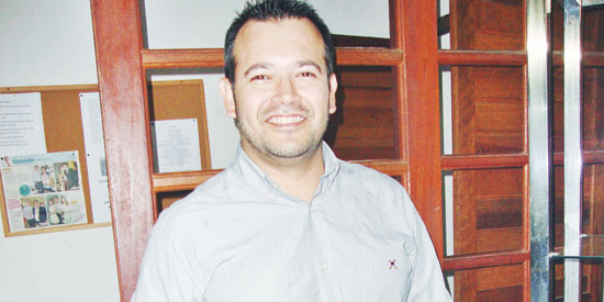 Odontólogo Alessandro P. Martins: pai (vez segunda) nos próximos 8 meses (mãe é Rebeca Costa).