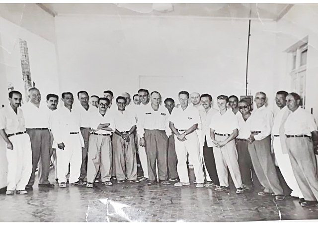 Esta foi uma das mais raras fotos enviadas aqui para o Arquivo do Painel. É do ano de 1957, quando do começo da construção da Usina de Peixoto. Eram inúmeros vereadores, autoridades e diretores da companhia, ali reunidos. Confira, da esquerda para direit