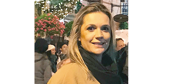 Em clima de aniversário esta semana minha filha Roberta Sanches Rodrigues. Ela muda de idade na próxima sexta-feira, dia 14, recebendo desde já o abraço de todos nós. Roberta é mamãe das minhas netas, Maria Gabriela (Babí) e Marina Rodrigues Lima. Beijão 