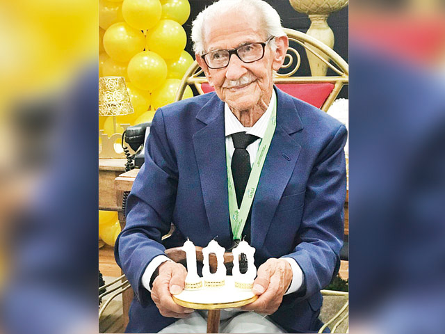 Completou 100 anos esta semana, o sr. João Penna, viúvo de dona Angelina Bevilacqua Ferreira
