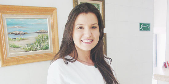 Linda e trabalha muuuito. Felicíssima:Caroline Sousa