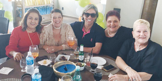 No Polo Clube, Dora Infante Bittar com Well e as irmãs Márcia, Marina e Paula Beretta