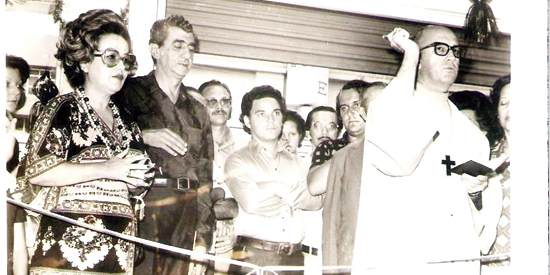 A foto, cedida pelo leitor e amigo Ademir Sebastião de Souza (da Nena Viagens), é tão antiga que nem ele sabe afirmar, exatamente, qual era a solenidade, presidida na ocasião pelo saudoso bispo D. Diógenes Silva Matthes