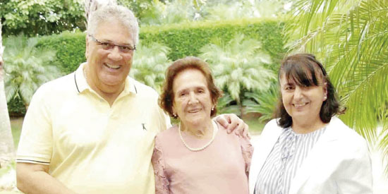 Guilherme Alves, Aparecida Santana e Carolina Richimiam (Foto: Fabiano Jardini)