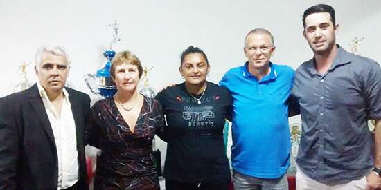 Parceria no futebol feminino: Edmar, Silvia Roncari, Potti, Daguia e Zenga, durante posse nesta sexta-feira