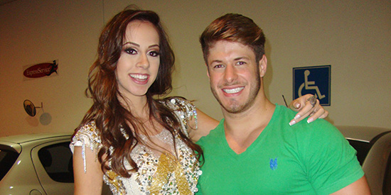 Os modelos Patrícia Cardoso e Aurélio Melo em badalado desfile de moda.