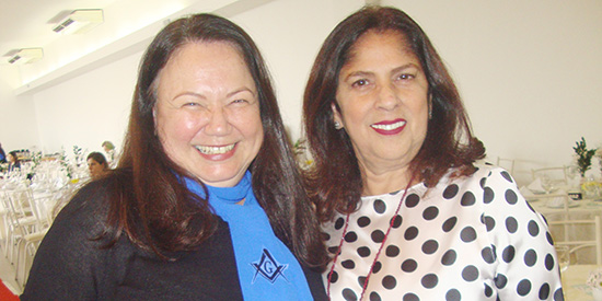 Rosana Andrade e Rosângela Bertoni em concorrida tarde beneficente