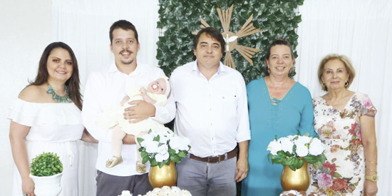 Batizado da Heloisa: papais Amanda e Matheus Xavier, avós Geraldo e Dulce Xavier, com Sonia Machiavelli