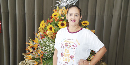 Marina Paiva faz sucesso com o brigadeiro no tacho