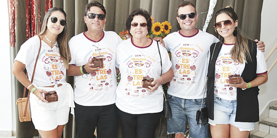 Família Maníglia Franchini: Cleuza ladeada por Angélica e Marcelo, Leandra e Márcio