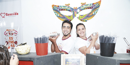 O bartender Edgar Alexandre e sua mulher Suzana