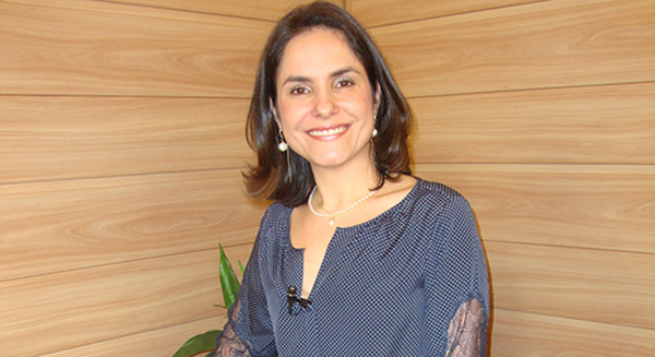 Andrezza Barcelos (dermatologista) está chegando de superevento