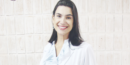Carolina Esgalha Garcia Rodrigues Alves é médica (casada com médico)
