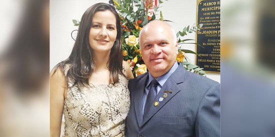 Ricardo Corrales, com a esposa Andrea; novo Cidadão Francano