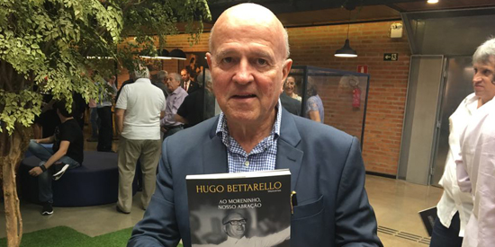 José Henrique Bettarello em noite de autógrafos 