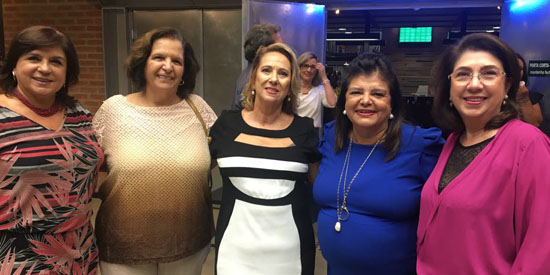 Em noite de lançamento: Vania Bettarello, Bina Bettarello, Marilurdes Bettarelo, Luiza Helena Trajano e Rita Bettarello