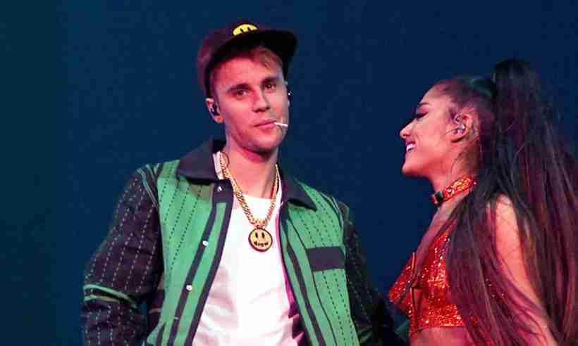 Justin Bieber aparece de surpresa em show de Ariana Grande no Choachella