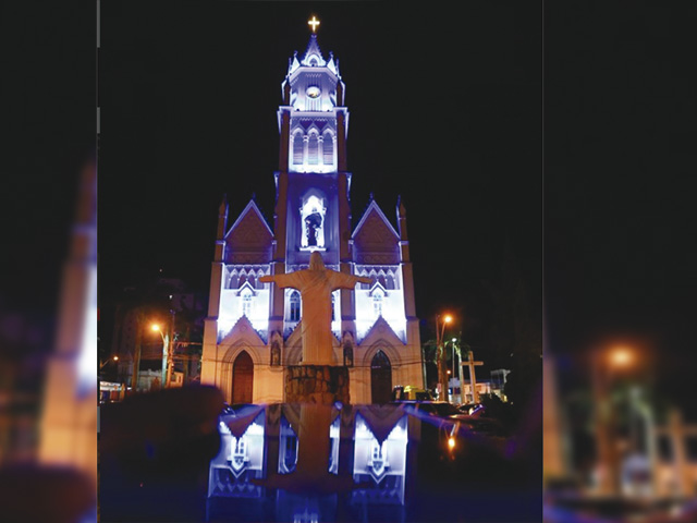 Iluminação azul deixa Catedral ainda mais bonita - William Borges 32 anos fotógrafo