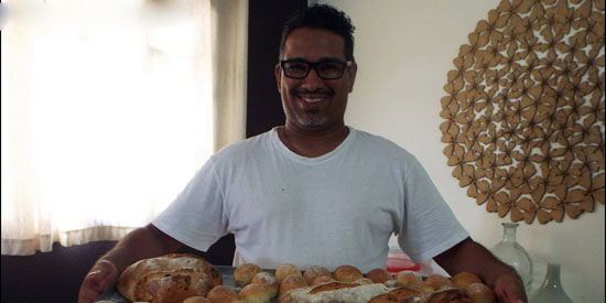 Expert em pães especiais, Odair Souza, da Néll Boulangerie