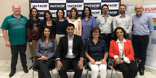 Reitor do UniFacef, José Alfredo Guerra, com Welton Silva, Rosana Branquinho, Silvia Viel, Ana Lúcia Furquim, June Tabah, Frederico Alonso, Cyro Durigan, Orivaldo Donzelli, Fúlvia Nassif, Sheila Fernandes e Flávia França
