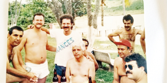 Esta foto, enviada pelo Neto Chagas e cedida pelo Luiz Eduardo Foroni, foi tirada num rancho do Itambé, no ano de 1988, depois que o Maurício elegeu-se prefeito