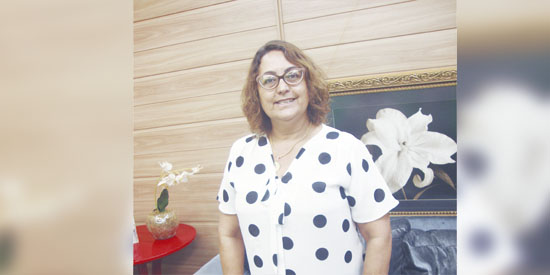 Kênia Souza trabalha também com terapias alternativas