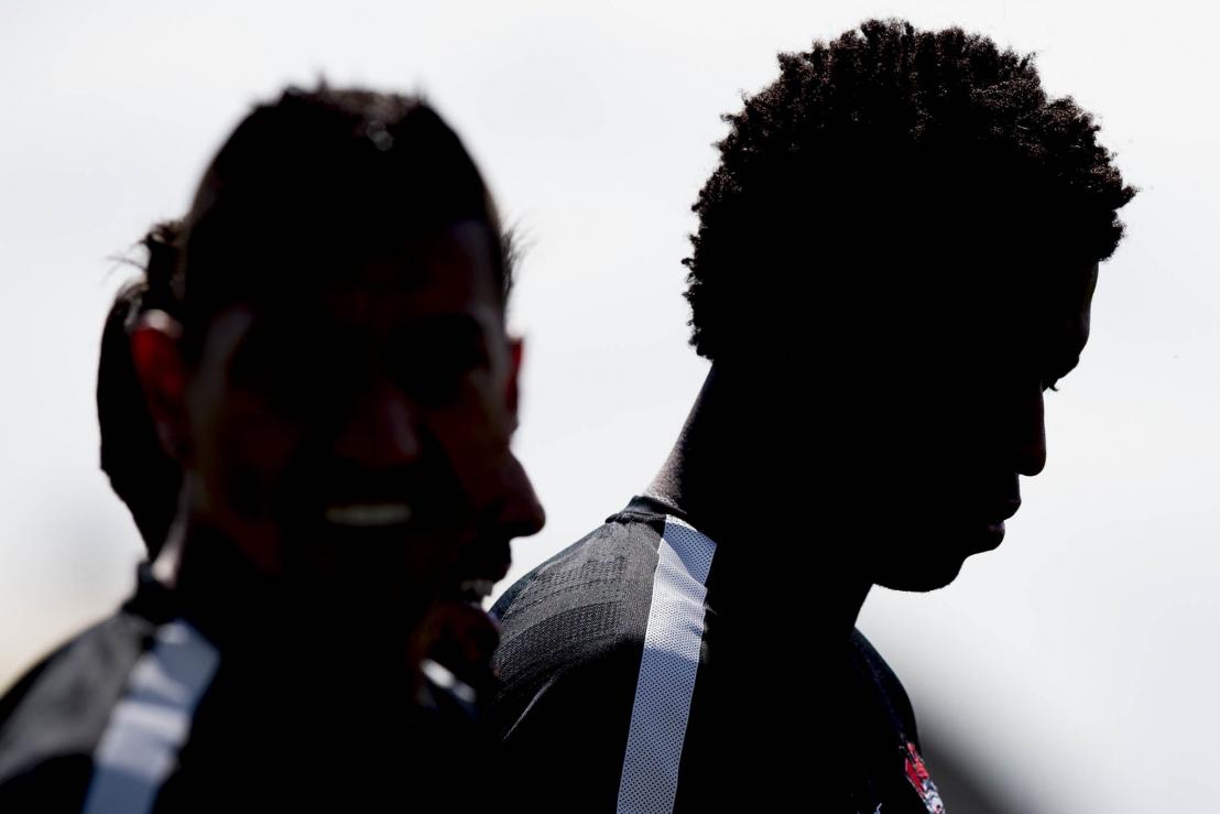 Comando. O técnico do Taubaté, Ivan Izzo, durante o primeiro treino no Joaquinzão