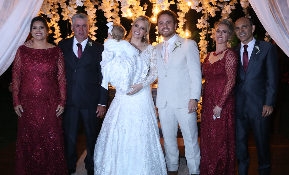 Beatriz Marques e Murillo Corrêa em noite de Sim, com seus pais Kátia Marques e Luis Antônio Marques (dela), Marcia Corrêa e Marcelo Santos (dele) - Foto: Bruna Jardini