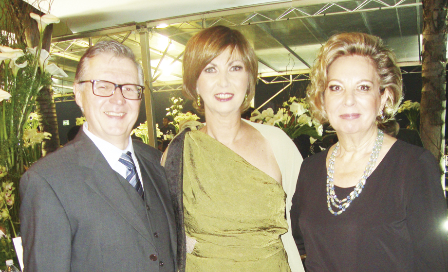 Memorável evento do Comércio. Nele: Laércio Barbosa- Elaíse e Sônia Machiavelli