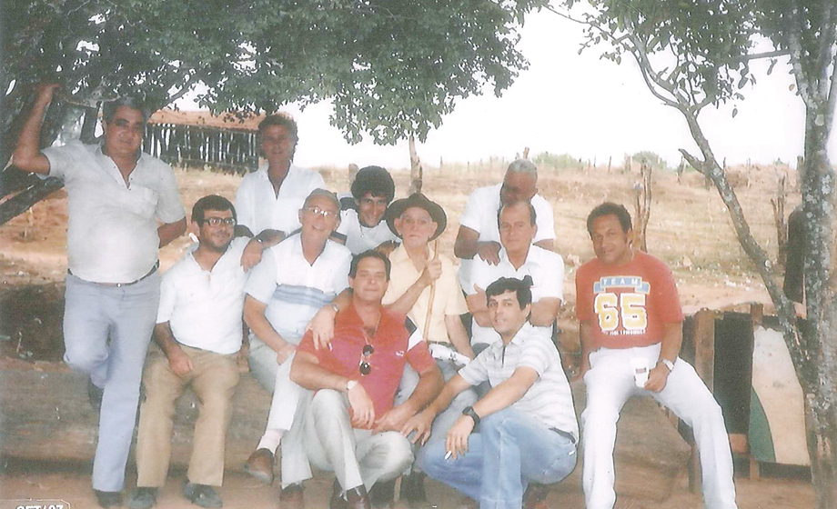 Esta foto me foi cedida pelo meu amigo, o Luiz Gonzaga Junqueira (Ótica Ocular). Na fileira do meio, sempre da esquerda para a direita: Zé Agnaldo, Tonho da Lua, Omar Nardi, Geraldo Gomes(Pelotão), Lulu e Ismael. Atrás deles: João Aquilino, Paulo Taveira