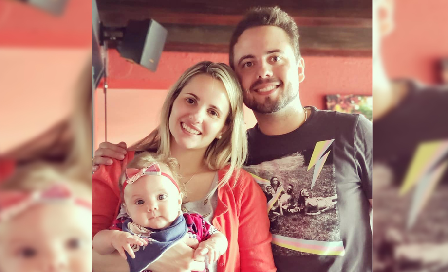 Os dentistas Murillo Corrêa e Beatriz Marques (foto com Alice) casam-se hoje, às 19h23, no espaço de eventos Colonial