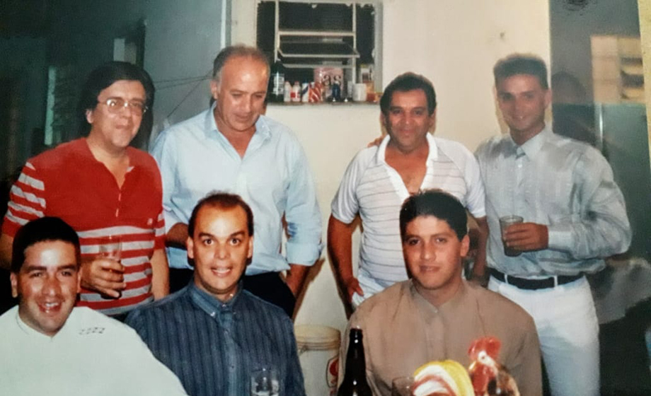 Arquivo - Recebo do leitor e amigo, Cisso Silva esta foto, que é do ano de 1987. Estavam eles reunidos num encontro de amigos. Vejam como eram e como estão agora: Em pé, da esquerda para a direita: Lincoln Bueno Alves, Jorge Watffy, Ilmo Augusto Silva e A