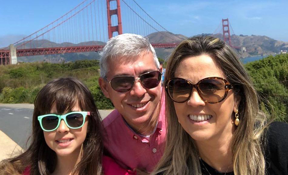 A cardiologista Gislaine Almeida com o marido José Luis Monteiro e a filha Anna Luiza, de férias em São Francisco (EUA)