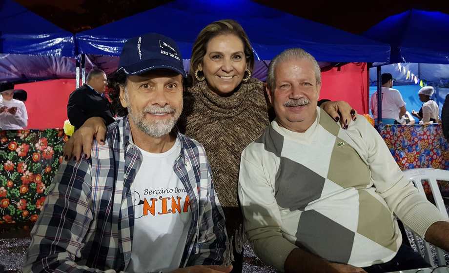 Na festança em prol do Berçário Dona Nina (em frente ao Pq. Fernando Costa) Agenor Gado, Noedi Martins e Samuel Freitas