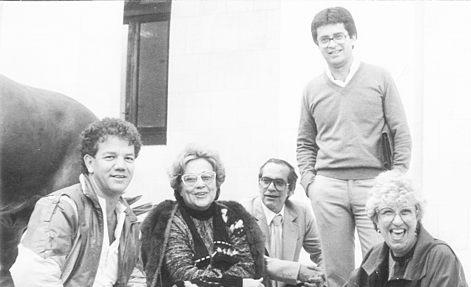  Esta foto veio através do leitor e querido amigo Aureliano de Paula Borges, o Liliko. A data do encontro fica por conta do palpite de cada um, mas com certeza faz um tempão. Confira comigo, da esquerda para a direita: Liliko, Patrícia, Onofre Trajano, Re