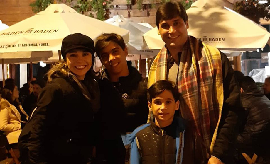 O Reitor do UniFacef, José Alfredo Guerra, com a mulher, Sandra Guerra, e os filhos Gabriel e Rafael Guerra, em Campos do Jordão-SP