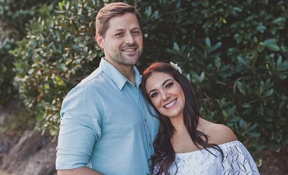 Parabéns - Casam-se no próximo sábado os jovens Leandro Navarro Leonard e Aline de Almeida Valério. Ele é filho de Sérgio Antônio Leonard e da minha sobrinha, Lúcia Helena Navarro Leonard. A Aline é filha deJosé Carlos Valério e Maria Aparecida de Almeida