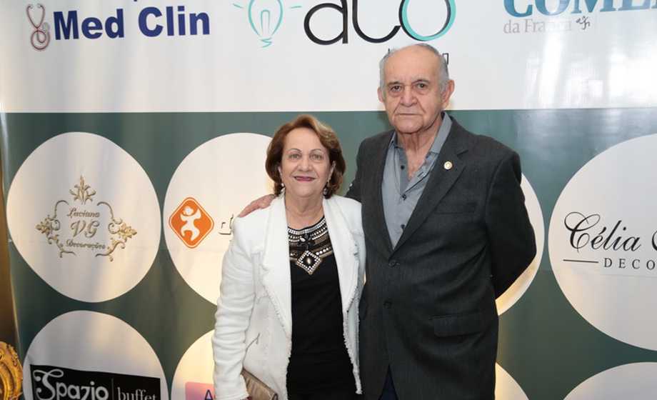 Diretores da Ato Design, Sueli Nogueira e Toninho Magalhães, em noite de homenagens