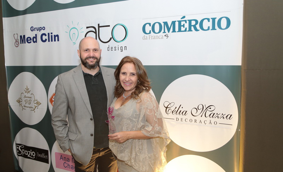 Alessandro Macedo e a bonita homenageada de anteontem Joelma Ospedal (diretora de jornalismo do poderoso Comércio)