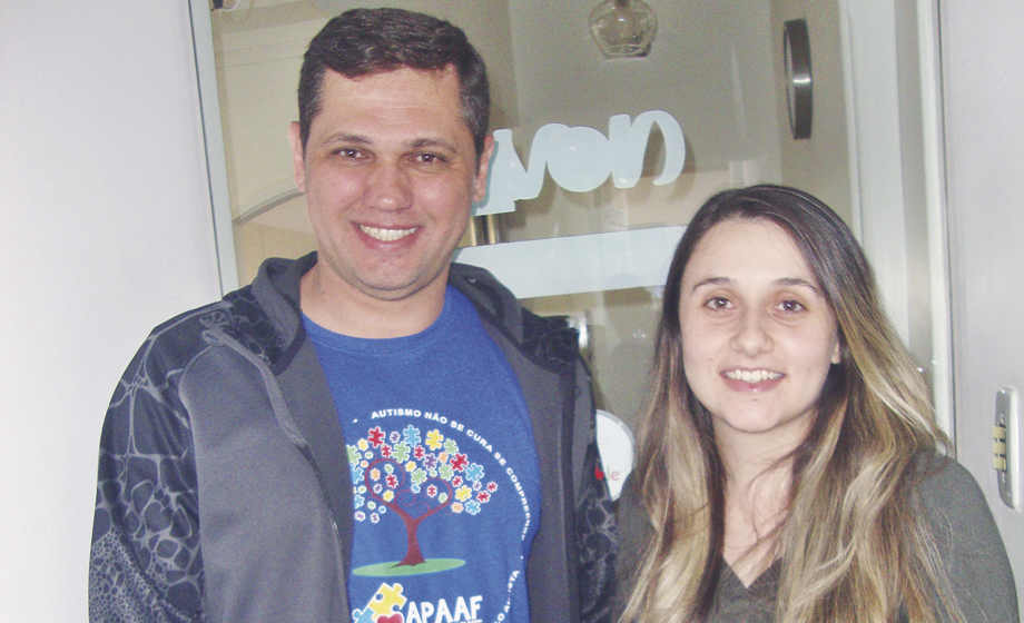 Harley Guirão (pres.) e Mariana Cervi (psicóloga): da APAAF (Assoc. de Pais e Amigos dos Autistas de Franca)