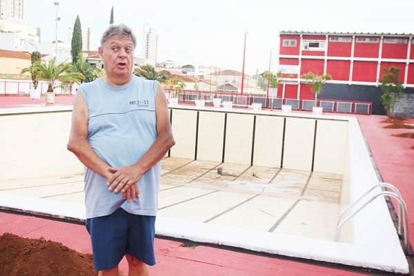 O presidente do Clube dos Bagres, o empresário Victor de Andrade, 76, morreu na tarde desta sexta-feira, 2, no Hospital Regional de Franca. Victor era muito conhecido na sociedade pelo comando de décadas do tradicional Clube dos Bagres. Ele era presidente