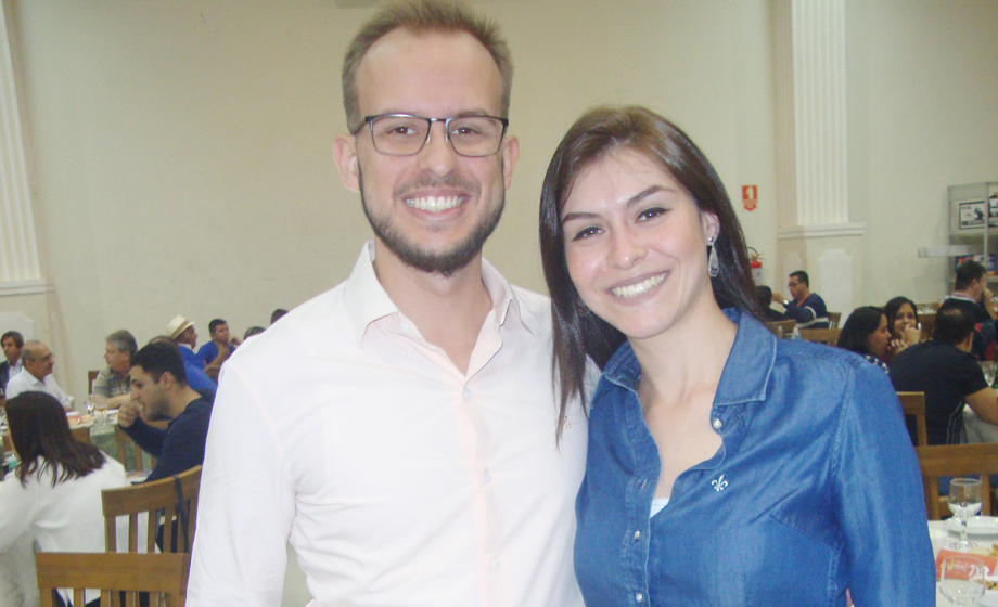 Recuerdos: casal Renato Melo-Amanda no Leilão da Apae