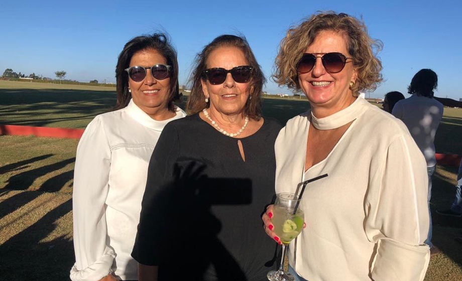Claudia Ribeiro, Cláudia Luz e Mônica Cossi em sunset no Polo Clube