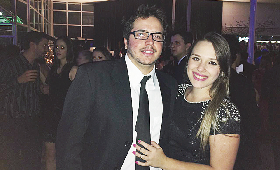 Desde ontem, 10 de agosto, são marido e mulher os jovens Túllio e Laisa, que se uniram em cerimônia realizada no Espaço Madeira