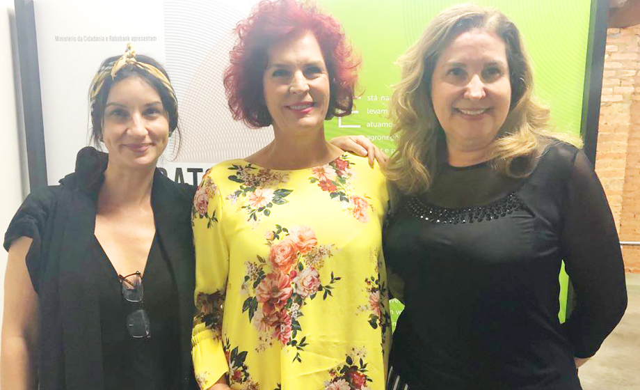 Karina Bacci, Flávia Lancha e Soraya Galgane na exposição Retratos da Terra, no ICOL