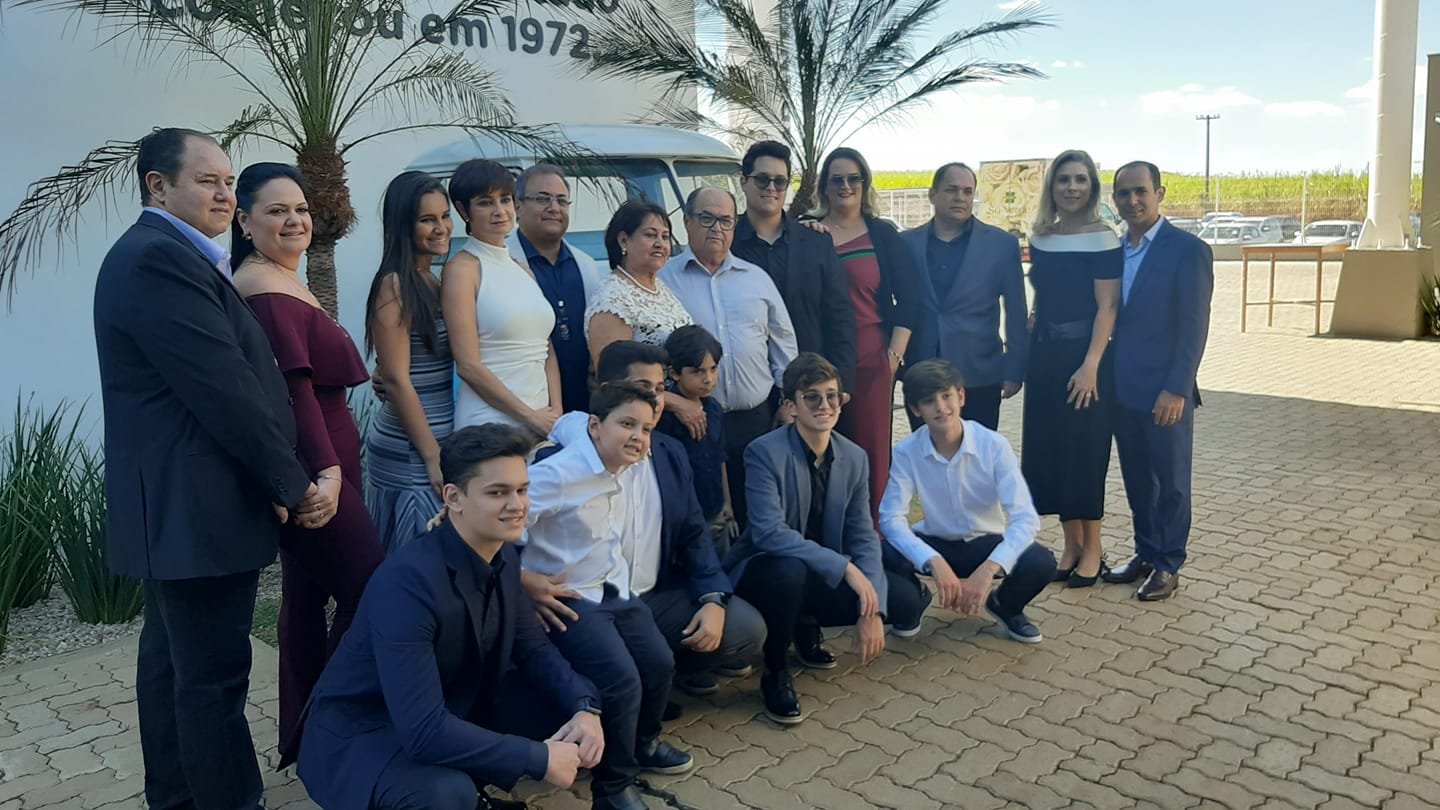 Família unida: Maria Helena e Edison Arantes, com os filhos Giovani, Juliano, Junior e Fabiano; as noras Janiere, Regiane, Elisângela e Laísa; os netos Maria Laura, Luis Felipe, Giovani Filho, Miguel, João Pedro, Benício, Luis Guilherme, Luis Gabriel e He
