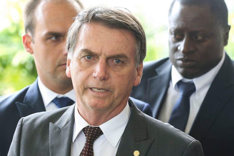 Bolsonaro recorte. O presidente eleito Jair Bolsonaro diz que não escolherá para seu governo quem tiver problemas com a Justiça 