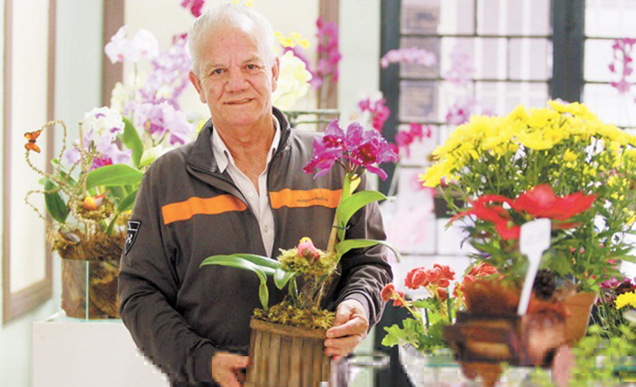 Renome das artes florais Aureliano de Paula Borges ou simplesmente Liliko, como é carinhosamente conhecido