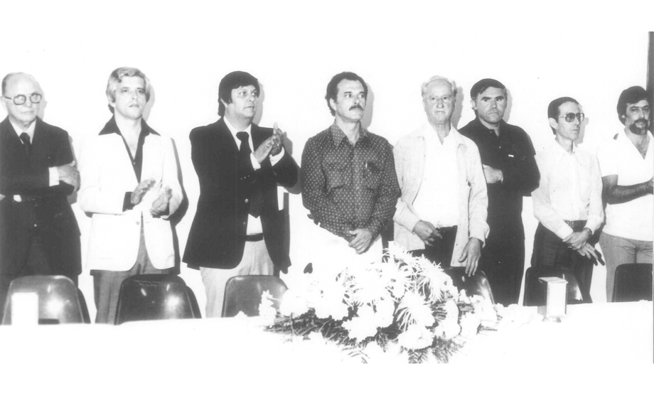 Esta foto é do ano de 1981, durante um jantar comemorativo no Clube dos Bagres, reunindo diversos de seus diretores da época e autoridades