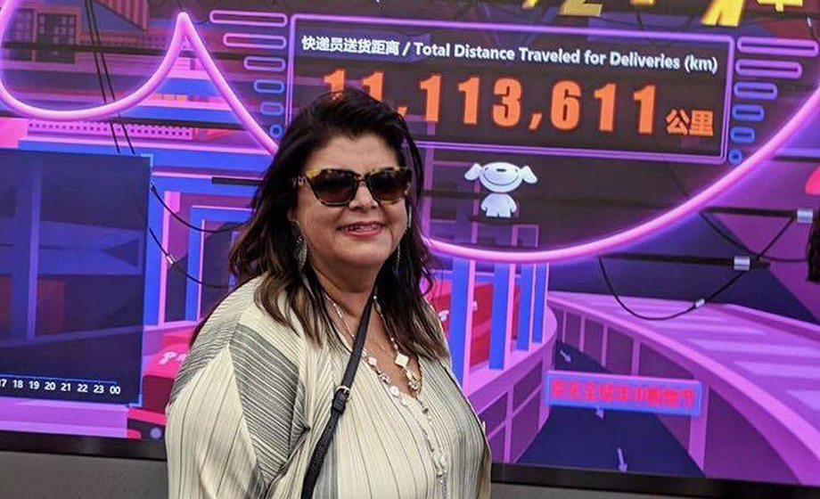 Luiza Helena Trajano está na China com um grupo de empresários e algumas integrantes do MdB